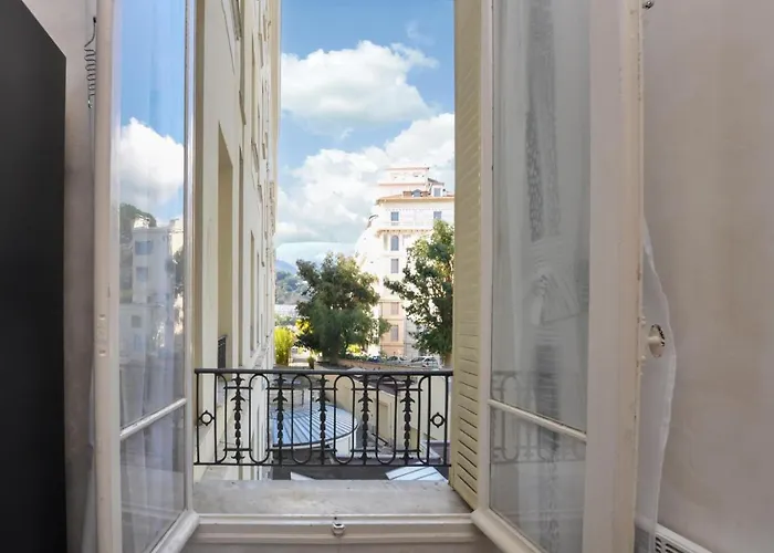 In With Wifi * Menton